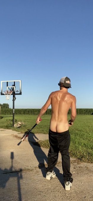 Anyone else miss baseball season? ⚾️ https://t.co/YOKys0pmSA