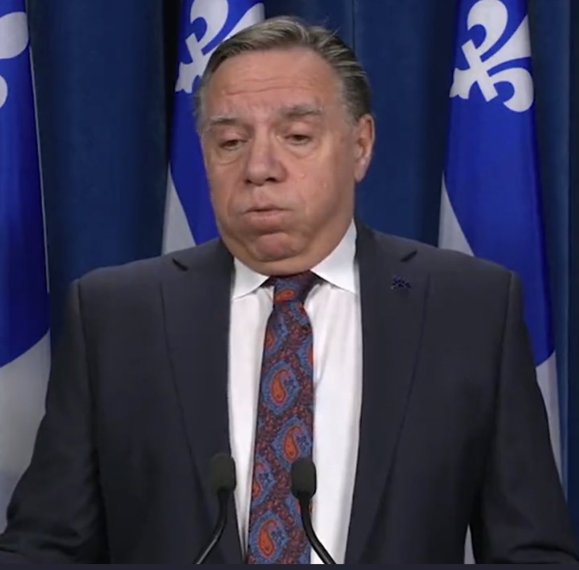 Pat77432407's tweet photo. Sidérant de constater à quel point le gouvernement de la CAQ est subitement silencieux au sujet de ses  précieux vaccins.  Plus de menaces de pertes d’emplois, de passeports ou de taxes pour non vaccinés.  Même les Martineau et Lagacé ont perdu leurs langues. https://t.co/coJInsKMD4