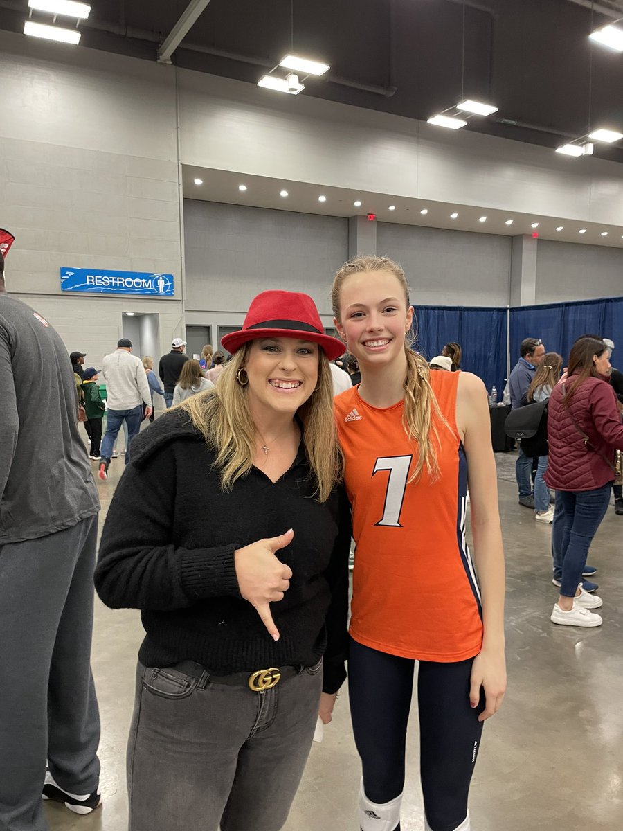 Thanks <a href="/VBallrecruiter/">Kara Hill</a> for coming to watch our HJV 15 Elite win over A5! <a href="/houstonjuniors/">Houston Juniors</a>