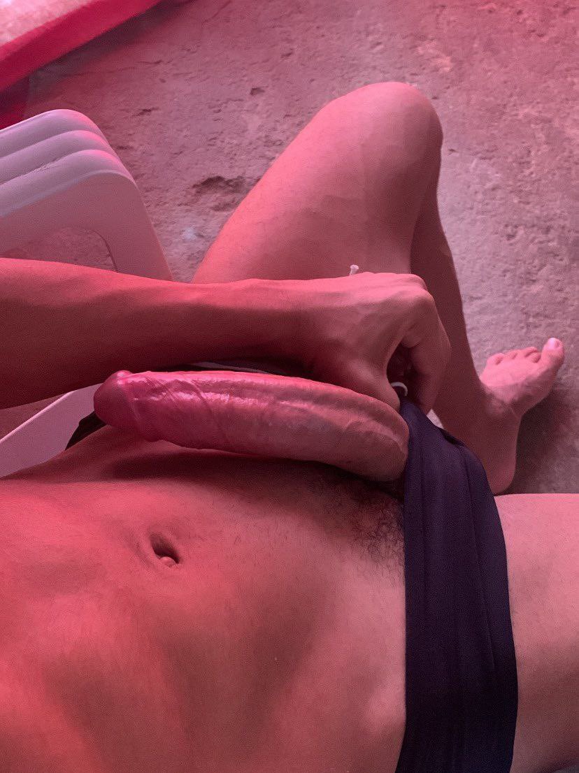 itsarabbello's tweet photo. Woke up like this🤣 Rt to get a dm of myself https://t.co/PlrLJNFpjE