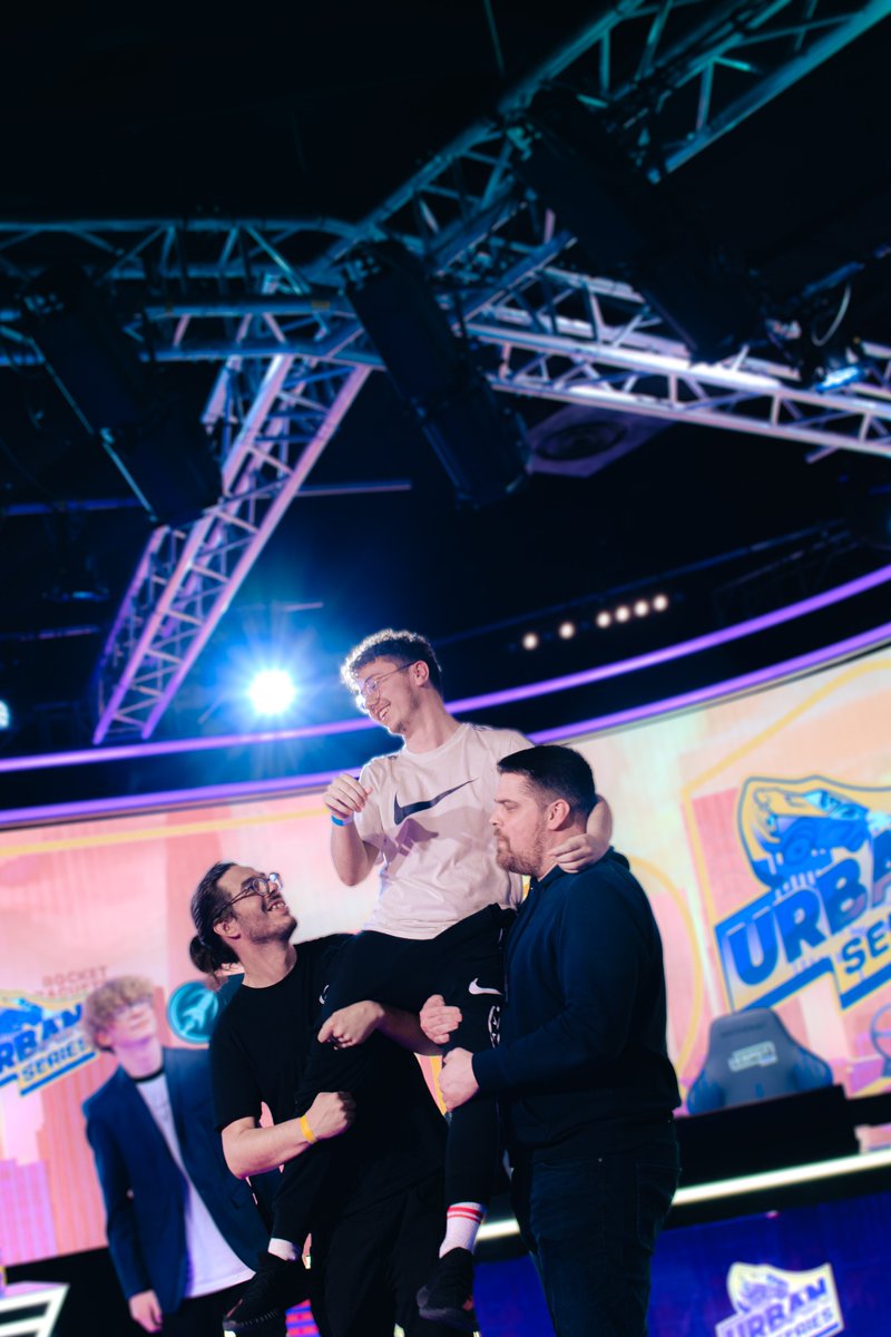 Et voilà le drive des Urban Series #4 📸
+1400 photos non éditées GLHF !
Merci encore <a href="/RocketBaguette/">Rocket Baguette</a> et <a href="/espotparis/">ESpot</a> pour la meilleure LAN FR 💙

drive.google.com/drive/folders/…

Pensez à me créditer merci 💛
(si besoin de retouches vous pouvez me mp)