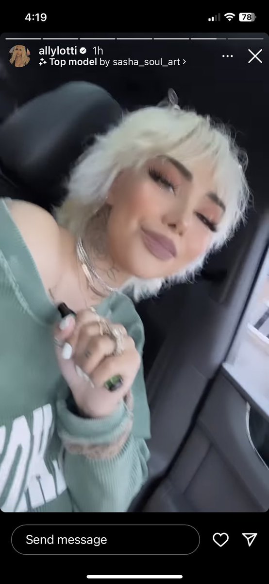 _Fireflies999's tweet photo. She hasn’t worn her engagement ring from Juice since this Carter shit started but she comes outta jail and puts it on 🤔 interesting https://t.co/tGMVLMXKY4