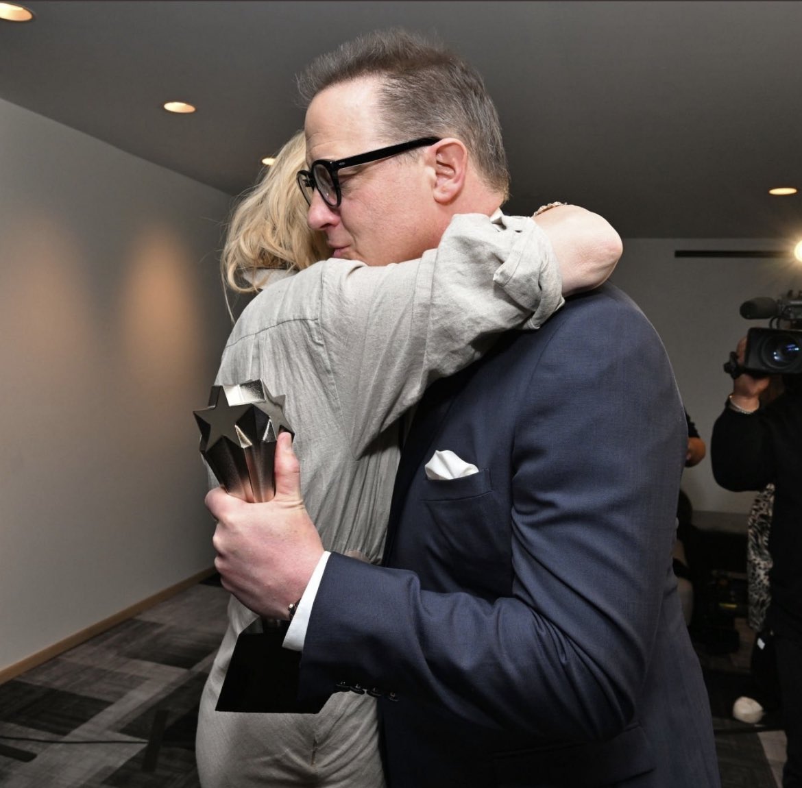 AlliCinema's tweet photo. Find someone to hug you the way Cate Blanchett hugs Brendan Fraser https://t.co/eGeEy1KTVw