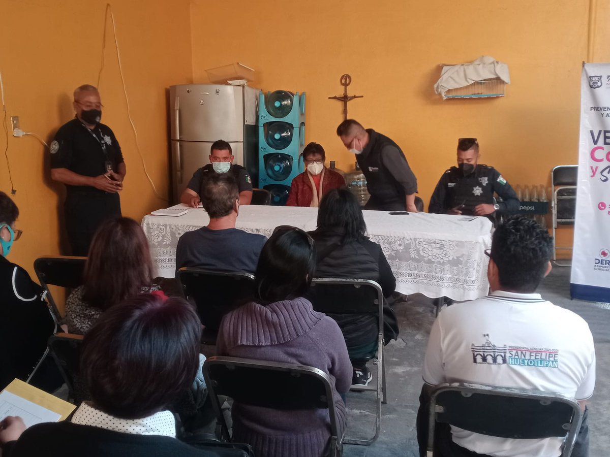 El viernes en compañía de la Dirección de Prevención del delito, brindamos pláticas de Prevención del delito a representantes de las Colonias Nueva Aurora, Las Cuartillas, Francisco Villa, Fraccionamiento San Bernardo, Maestro Federal y Las Hadas, pertenecientes a la Zona 10.