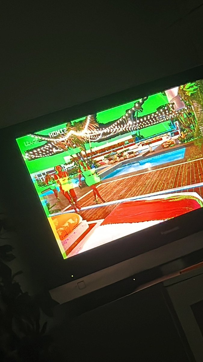 liss_bear's tweet photo. Why’s #LoveIsland green this year xx https://t.co/9JuJ1mb5Ge