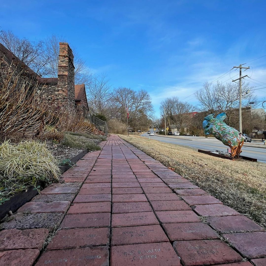POV: You’re steps from entering the front door of Hillary Rodham &amp; Bill Clinton’s very first home together. 

Welcome to the #ClintonHouse 🏡

📸smald0nado
📍#ClintonHouseMuseum | #FayettevilleArkansas
🕙 : Open Thurs/Fri/Saturdays | 10:00am - 4:00pm

#fayettevillear #theclintons