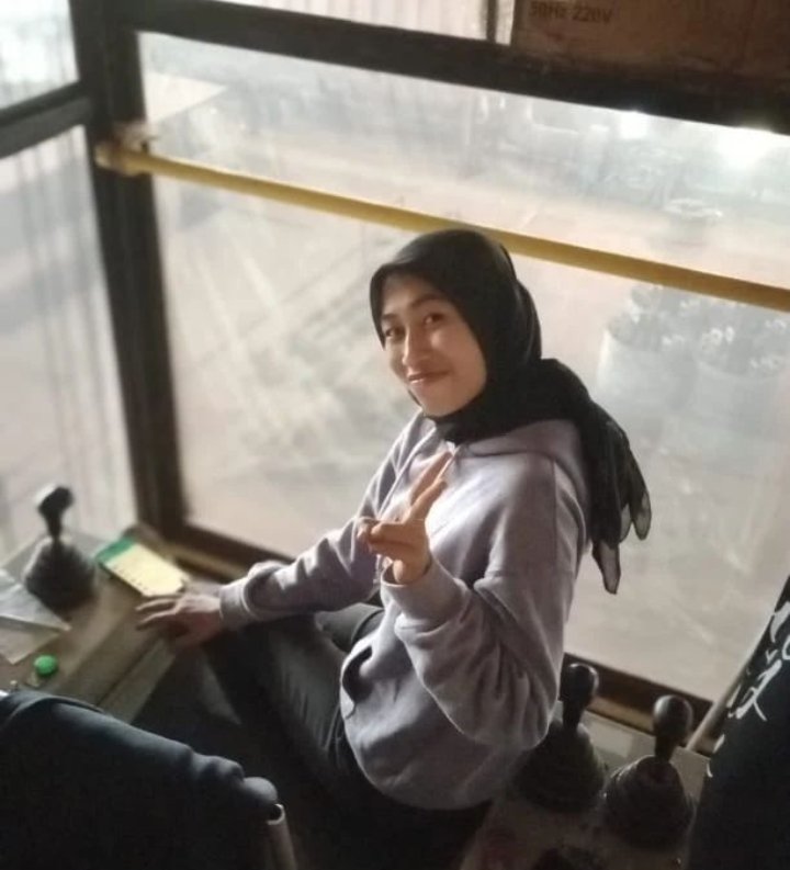 qentrunx's tweet photo. Nirwana adalah operator Crane yang menjadi salah satu korban dalam peristiwa kebakaran yang terjadi di smelter  PT GNI Morowali Utara https://t.co/1a8IYIWOjT