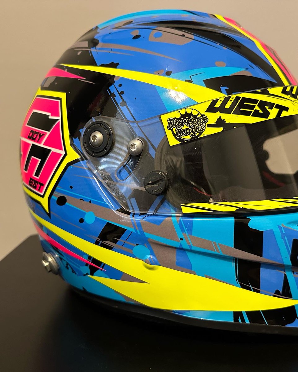 DarrenK87's tweet photo. #HelmetWrap finished up a bit ago for Cody West This thing is bad and bright 🤟🏼 https://t.co/Z3MGAJOiJs