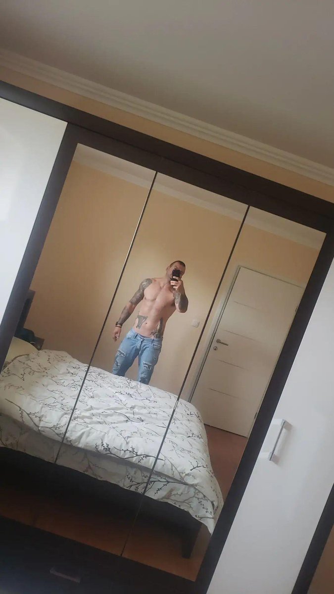 vikingnpixie's tweet photo. No fkng surrender, grind all day, morning cardio, day investing, evening strength training. #noexcuses #nosurrender #lifebehindbars #tattedmuscle #cosplay #anime https://t.co/tOlA2VgivB
