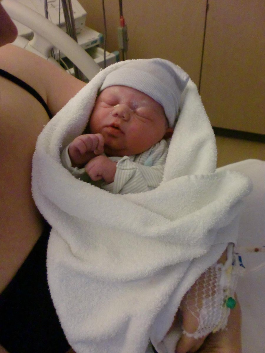 Becky_80_'s tweet photo. Morgen is dit 11 jaar geleden… #birth #childbirth #birthdayboy #birthday #11yo #son #2ndson #2outof3 #2outof4 #3boys #Moms #momlife #mother #babies #sneezeandgo #nopaiinnogain #wealth #PregnantWoman #love https://t.co/RFG3smVBDB