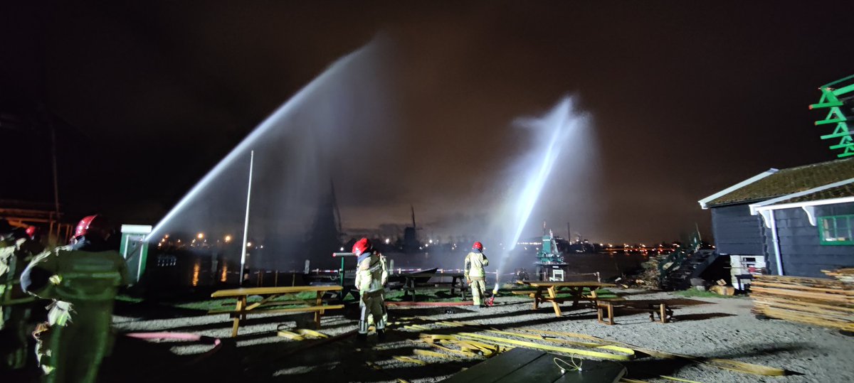 Middelbrand in Molen de Jonge Prins <a href="/DeZaanseSchans/">Zaanse Schans</a>. Er is al snel door de eerst bevelvoerder opgeschaald naar zeer grote brand. Gelukkig betrof dit een oefening en hebben we weer veel ervaring opgedaan, waarbij een snelle redding is uitgevoerd en aansluitend defensief is ingezet