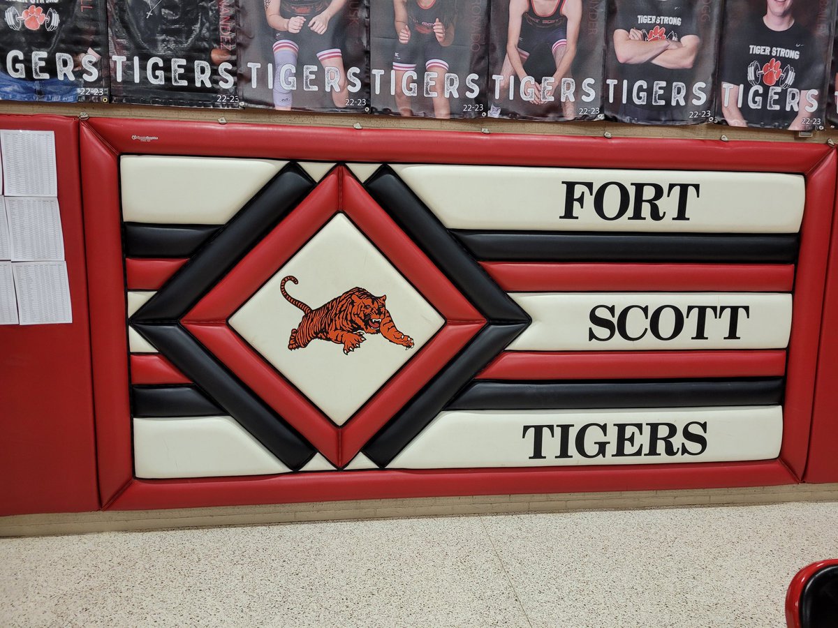 Congratulations on the team's 4th-Place finish Saturday!

One of the smaller teams with just 9 lifters competing.