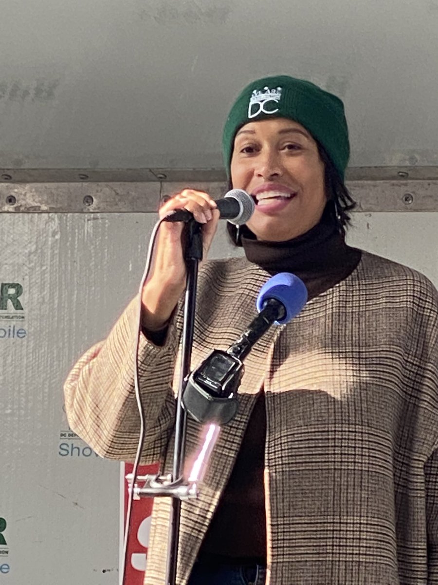 DCMOWPI's tweet photo. What a beautiful day for @MayorBowser & our community to join together & celebrate the dream of Dr. Martin Luther King Jr. With a great charge from our Mayor for community leaders & neighbors, in unity we work to live out the dream. #MLKDay #SheDC #MLKPeaceWalk #TogetherDC https://t.co/ytdPn8lKky