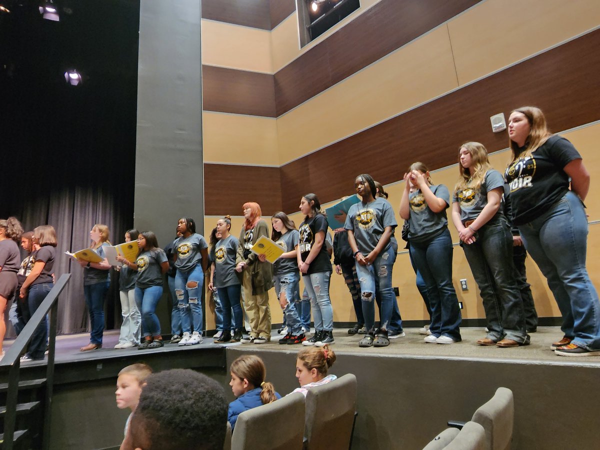NatMcfaddenSHS's tweet photo. Seguin ISD choirs really impressed the crowd with their MLK concert!! 🖤💛 @AJBToroChoirs @MatadorChoirs @AJBriesemeister https://t.co/g5mLmqJzoB