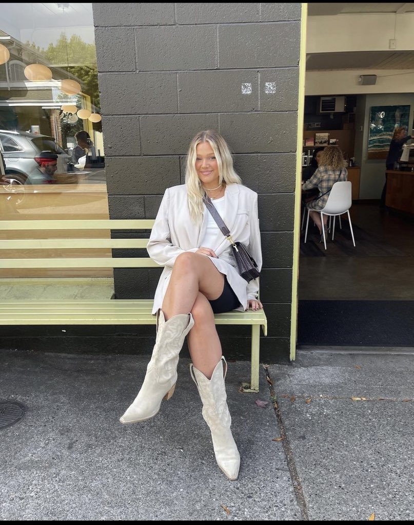 ⠀ ⠀⠀⠀⠀𝖠𝖻𝗂𝗀𝖺𝗂𝗅 𝖠𝗏𝖺 𝖡𝗎𝗋𝗄𝖾 𝖣𝖾𝖺𝗍𝗁 𝗈𝗋 𝖣𝖾’𝖠𝗍ʜ

⠀⠀⠀〝I was born of the ice and snow. 
⠀⠀⠀⠀With the winter wolves, in the dark
 ⠀⠀ ⠀alone. My fire never goes out.”

 ╙ 𝘗𝘳𝘪𝘯𝘤𝘦𝘴𝘴.
 ╙ 𝖯𝗎𝗋𝖾 𝖻𝗅𝗈𝗈𝖽
 ╙ 𝖤𝗑-𝖲𝗈𝗎𝗉𝗅ᴇ

 ⠀ ⠀ ↻&amp; ♡