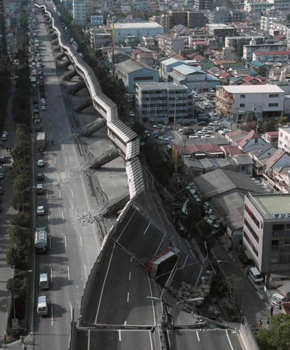 GeotechTips's tweet photo. Destrucción de un viaducto a causa de la licuación de arenas producida por un sismo. Nótese la falla de las cimentaciones. https://t.co/KIlL6InqeZ