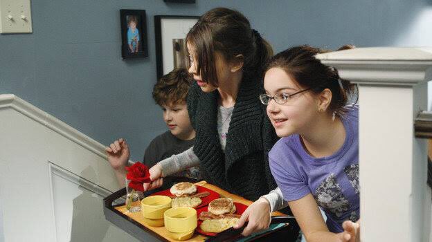 fefewhitee's tweet photo. modern family, it changed my life https://t.co/TLEkCNhWnn