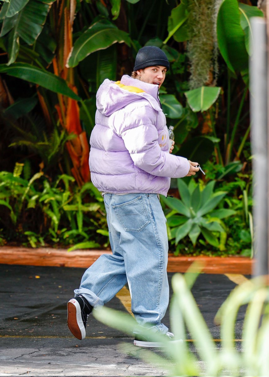 bieberguatex's tweet photo. 📸| ENERO 16: Justin llegando a un estudio en Los Ángeles, California. https://t.co/CU0XndbNx4