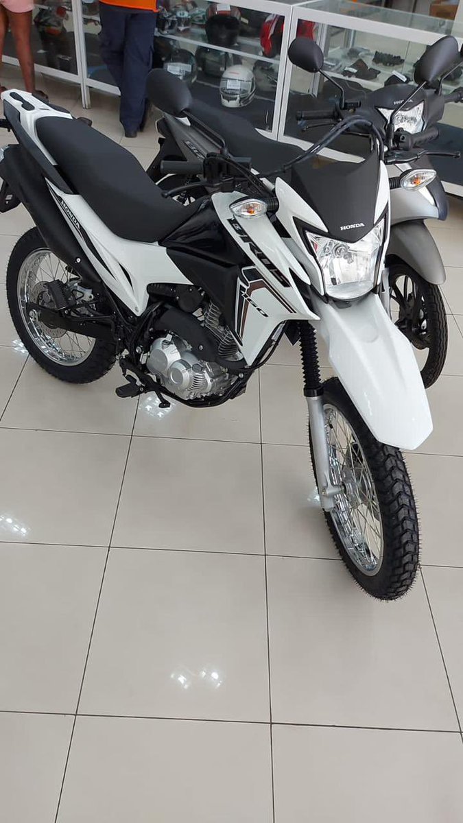 thaisamart's tweet photo. BOA NOITE*
FURTARAM A NOSSA MOTO NO ATERRO DO FLAMENGO HOJE, A ÚLTIMA LOCALIZAÇÃO FOI NA RUA SR DO BONFIM, SÃO JOÃO DE MERITI, MOTO UTILIZADA PARA TRABALHO!! ( estava sem placa) se alguém souber de algo entrar em contato.  @iurysantttos https://t.co/NY60qfdxMs
