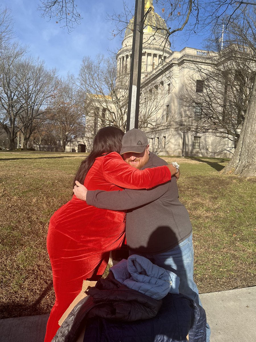 officialdaniwv's tweet image. MLK Day is always a day of service. I have volunteered to assist in distributing winter coats to those in need from.@patagonia. Veteran Shrewsbury will always serve the people of West Virginia. Thank you for trusting me with this task!#Handup