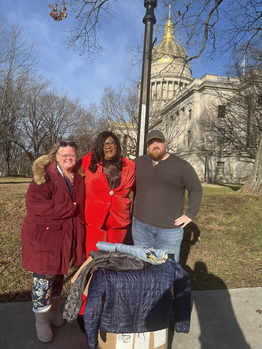 officialdaniwv's tweet image. MLK Day is always a day of service. I have volunteered to assist in distributing winter coats to those in need from.@patagonia. Veteran Shrewsbury will always serve the people of West Virginia. Thank you for trusting me with this task!#Handup