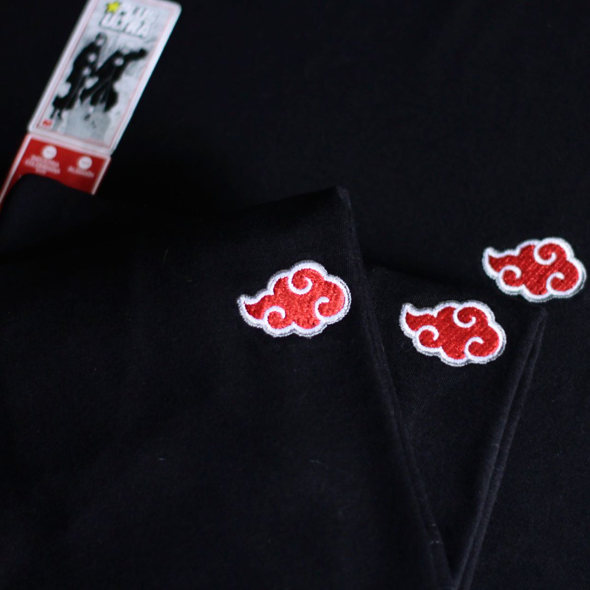 MonsterLabStore's tweet image. Hola a todos!! Estamos con la línea conjunta con Plus Ultra. Estamos con camisetas bordadas, muy lindas. De akatsuki solo tenemos M, pero pueden separar su talla con el 30%. Aprox 11mil pesos. El valor de la camiseta es 35mil + envío a nivel nacional.