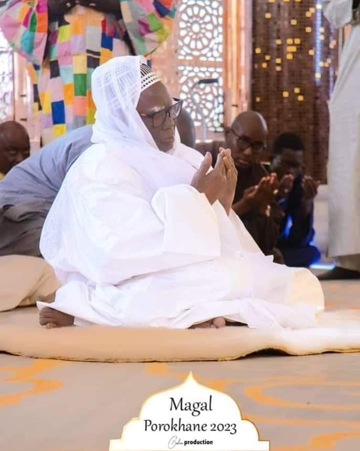 LenfantNoir221's tweet photo. 《Accordes moi un repentir agréé, une place élevée, une femme vertueuse et pieuse Oh mon Dieu》
#Sindidi❤👌
#Cheikh Ahmadu Bamba❤ https://t.co/GGgHTXniyb