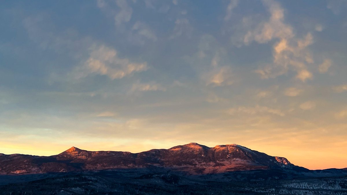 jwalter1337's tweet image. Who needs a billion dollars when Mother Nature puts on a show like this for free. 

@SugarloafMaine @visitmaine #theloaf #MaineThing
