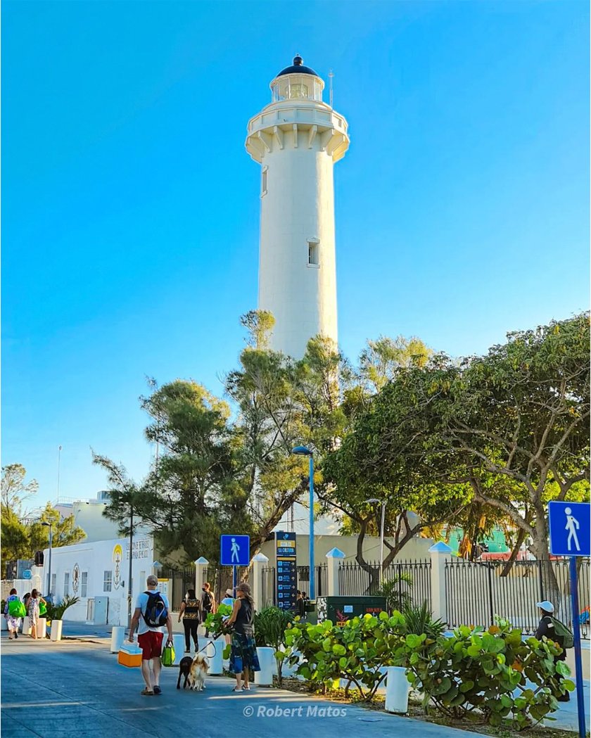 YucatanToday's tweet photo. ✨A veces lo más hermoso lo tenemos justo frente a nuestros ojos, en lo cotidiano✨

¿Sabés dónde queda este faro?

📸@_robertmatos https://t.co/4tnsmbVC8h