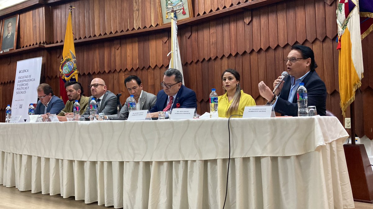 tiberiotorres's tweet photo. Mesa de discusión respecto de las preguntas propuestas para la Consulta Popular. En @udecuenca Facultad de Jurisprudencia https://t.co/RLWqnxJUmL