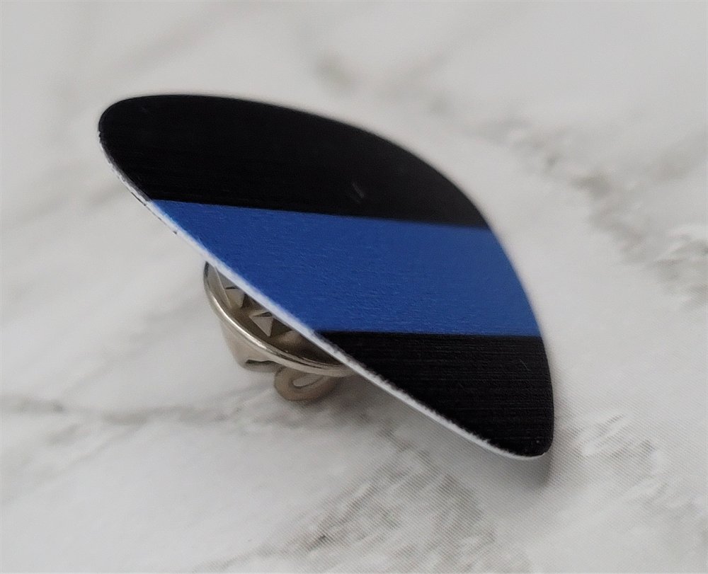 simplyraevyn.com/products/polic… These pins are great for jackets, backpacks, sneakers and more! Free domestic shipping on all orders through January! Use code FB10 to get a 10% discount off on your whole order. #MHHSBD #shopindie #smallbusiness #shipworldwide #blueline #policeawareness