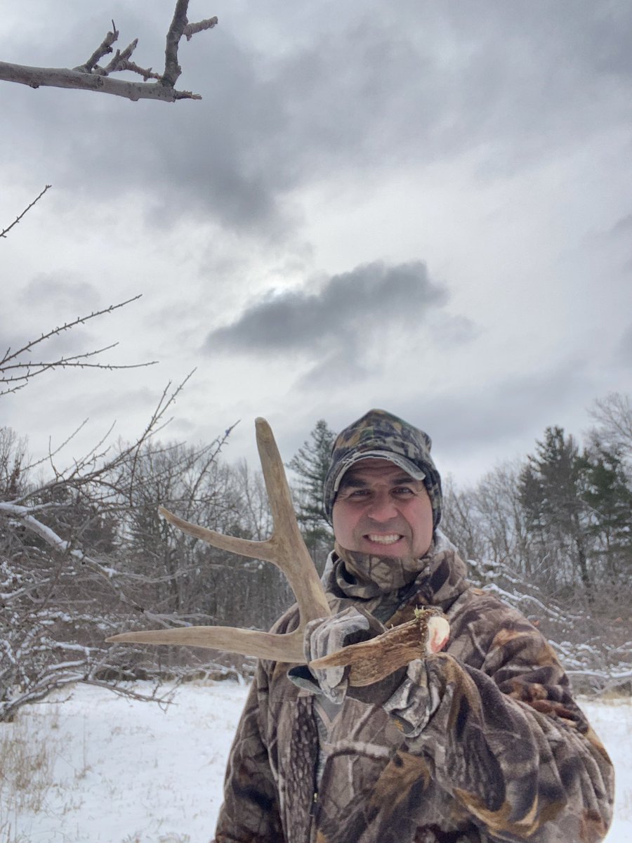 Found this bucks left side today. As fresh as they can get. Hope to match him up soon.