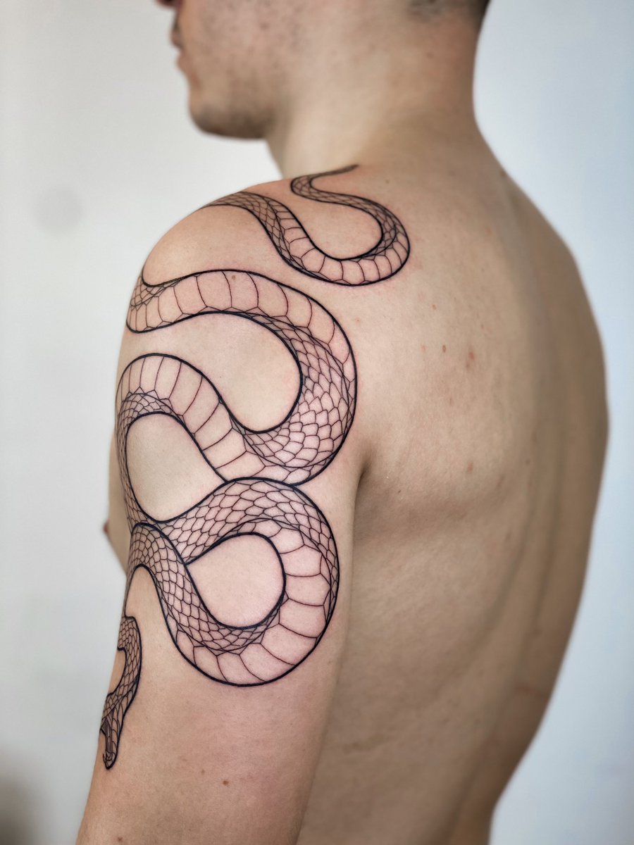 Valentement's tweet photo. C’est pas du tout l’heure de poster mais je suis trop fier de ce serpent ptn j’espère il va pas flop https://t.co/hQZmrNU9JE