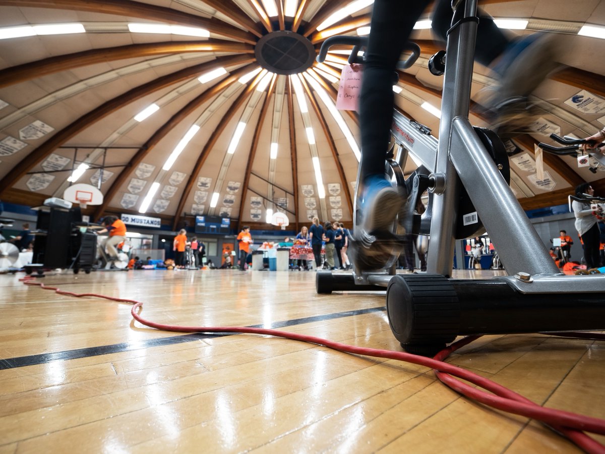 EPSBNews's tweet photo. Students at Hillcrest School got a kickstart on fundraising with their annual bikeathon! 125 riders took turns on stationary bikes and enjoyed games and karaoke in between rides. They raised around $4,700 for leadership activities and organizations like @YegFoodBank. #yeg #EPSB https://t.co/YAiW1TvHKB