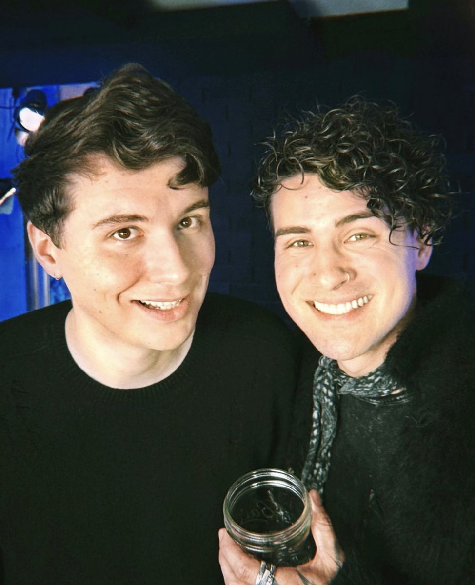 royalsdnp's tweet photo. THEY RECREATED THE PHOTO 😭 https://t.co/e1VGIoVgd1