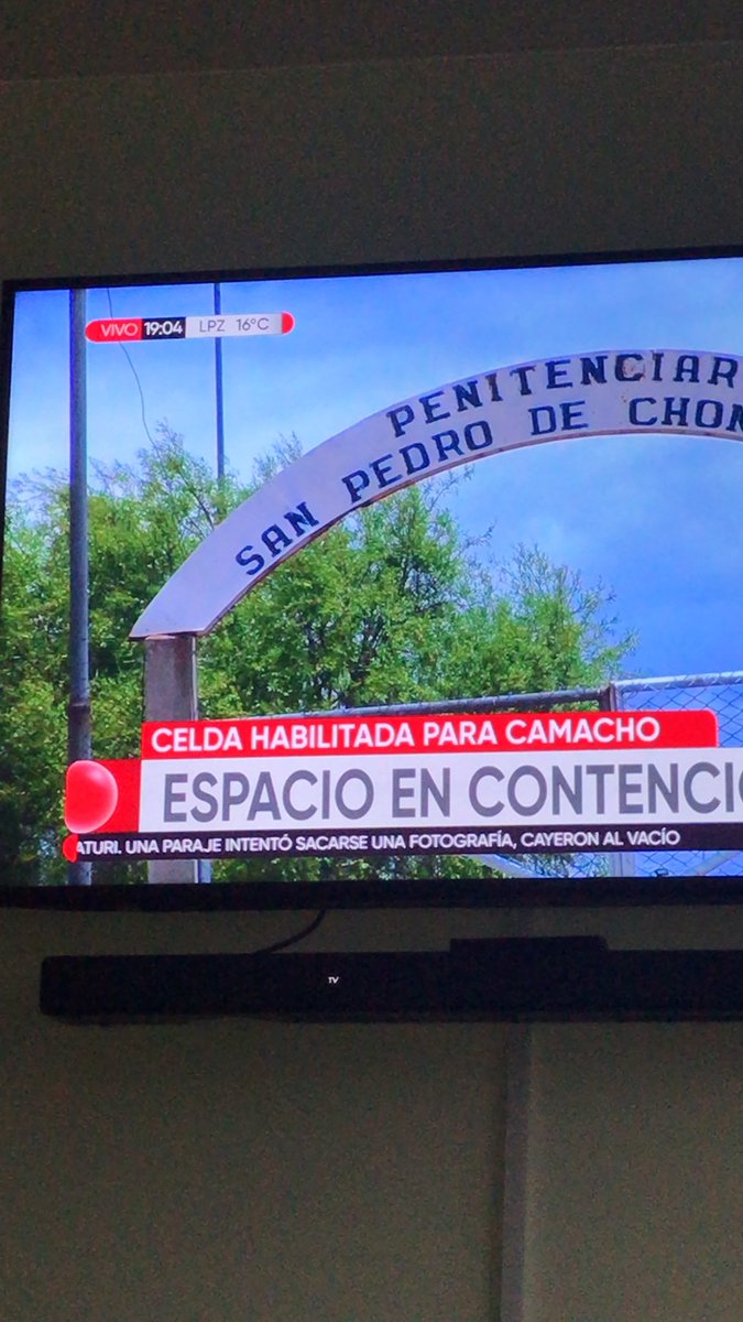 gallardoLjorge's tweet photo. Unitel ahora nos mete su cuento desde las 7 de la noche mierda que les pagan bien Che de donde tanto financiamiento para estos mierdas https://t.co/warP7KqZFp