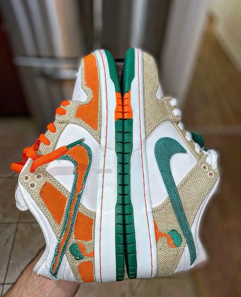 JustFreshKicks's tweet photo. Jarritos x Nike SB Dunk Low with cutaway hemp overlays 🍊 https://t.co/zy5B45c8AE https://t.co/Y2orsE09Jc