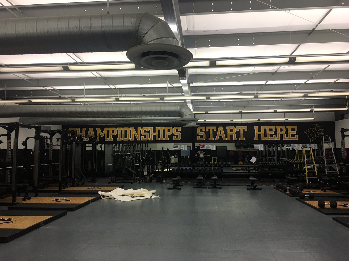 JacobSt31215483's tweet photo. Appreciate the visit today at @OhioDominicanFB @CoachTVoss @TylerHughes87 🐻!! https://t.co/jKysy0979V