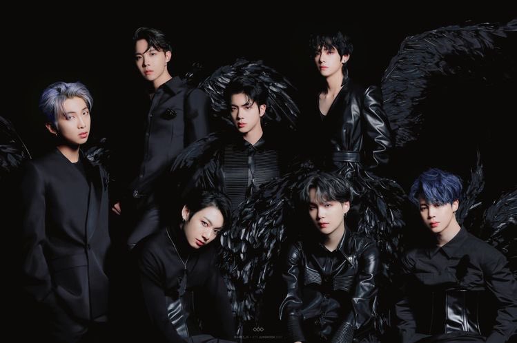 updatecultura's tweet photo. Há 3 anos, BTS lançava “Black Swan”, um dos  melhores e mais aclamados singles do grupo. https://t.co/wn3r7I8oiS