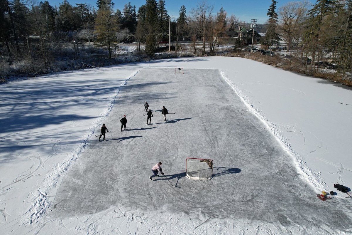 SyrBlazersAA's tweet photo. Blazers boys spend MLK day skating on the pond in Caz #BoysofWinter https://t.co/z11GnyRPjR
