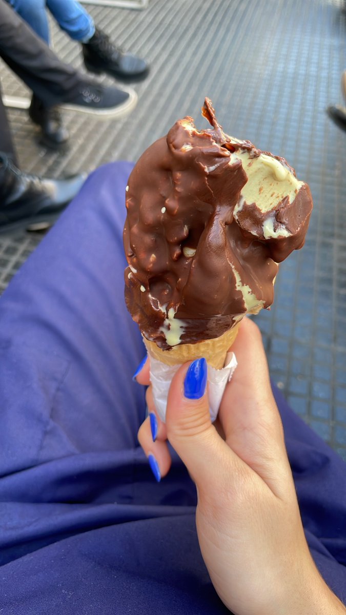 larakelsey's tweet photo. @agusottonello RIP Te amo helado de pistacho de cadore, siempre lo hare https://t.co/L4Yz0f3TiW