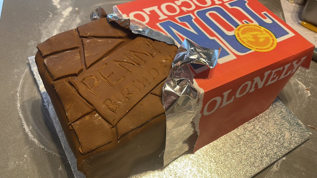 PenelopePSK's tweet photo. Hello @TonysChocoUK_IE. Thought you might like to see the birthday cake my husband made me, based on my favourite chocolate! https://t.co/PcopfpVVaU