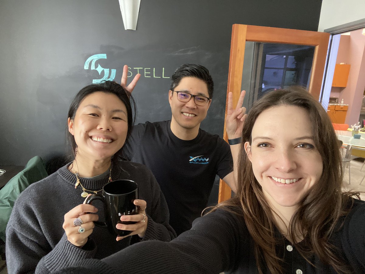 First day at the Stell office

Exciting move from an apartment kitchen table to real desks