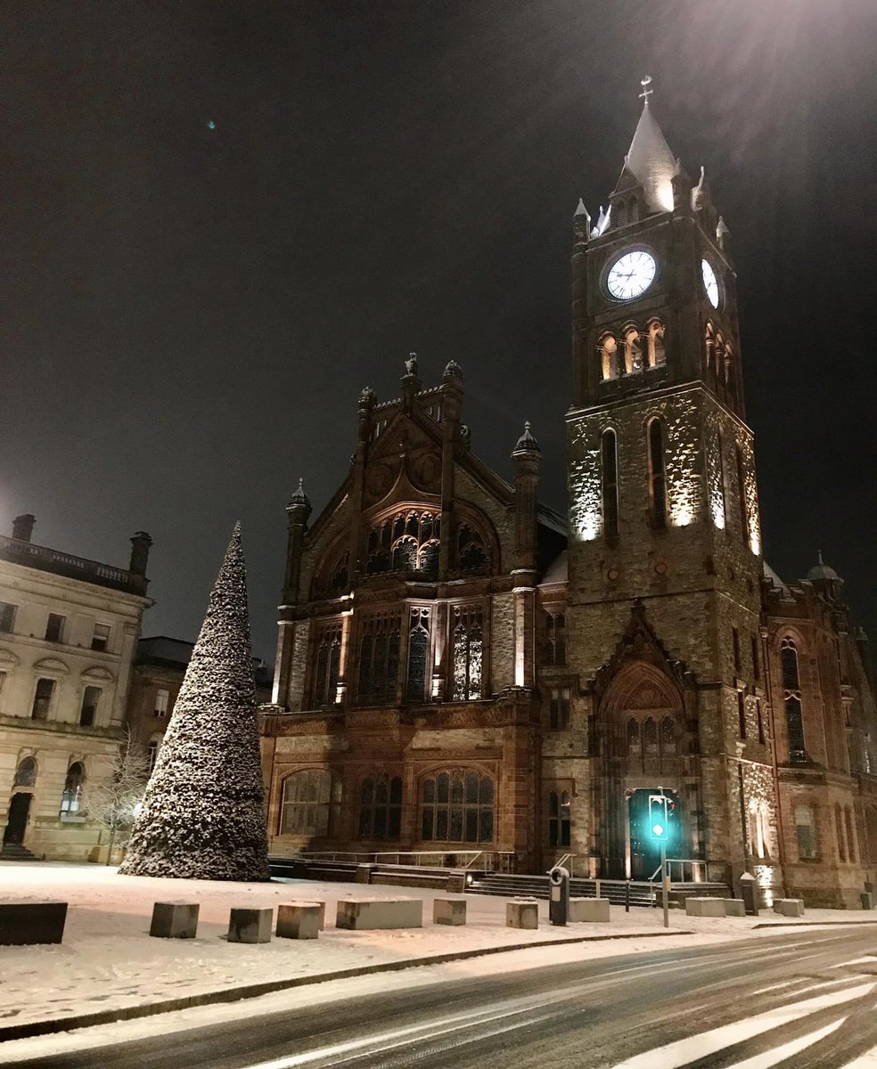 LittleAcornsBks's tweet photo. Some snowy walk home 2nite! From #FoyleStreet to  #BishopStreet, white &amp; slippy, bright &amp; nippy but doesn't #Derry look lovely:  #GuildhallDerry,  #ShipquayStreet, Bin Face at #TheDiamond, #StColumbsCathedral... Stay safe out there &amp; tread softly/drive slowly #LoveDerry https://t.co/1MVZlO5NKm