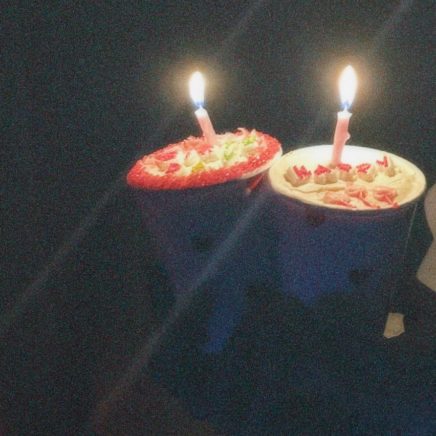 almhaish_'s tweet photo. Jan16, 23 
Birthday night https://t.co/xLNJbdRXiW