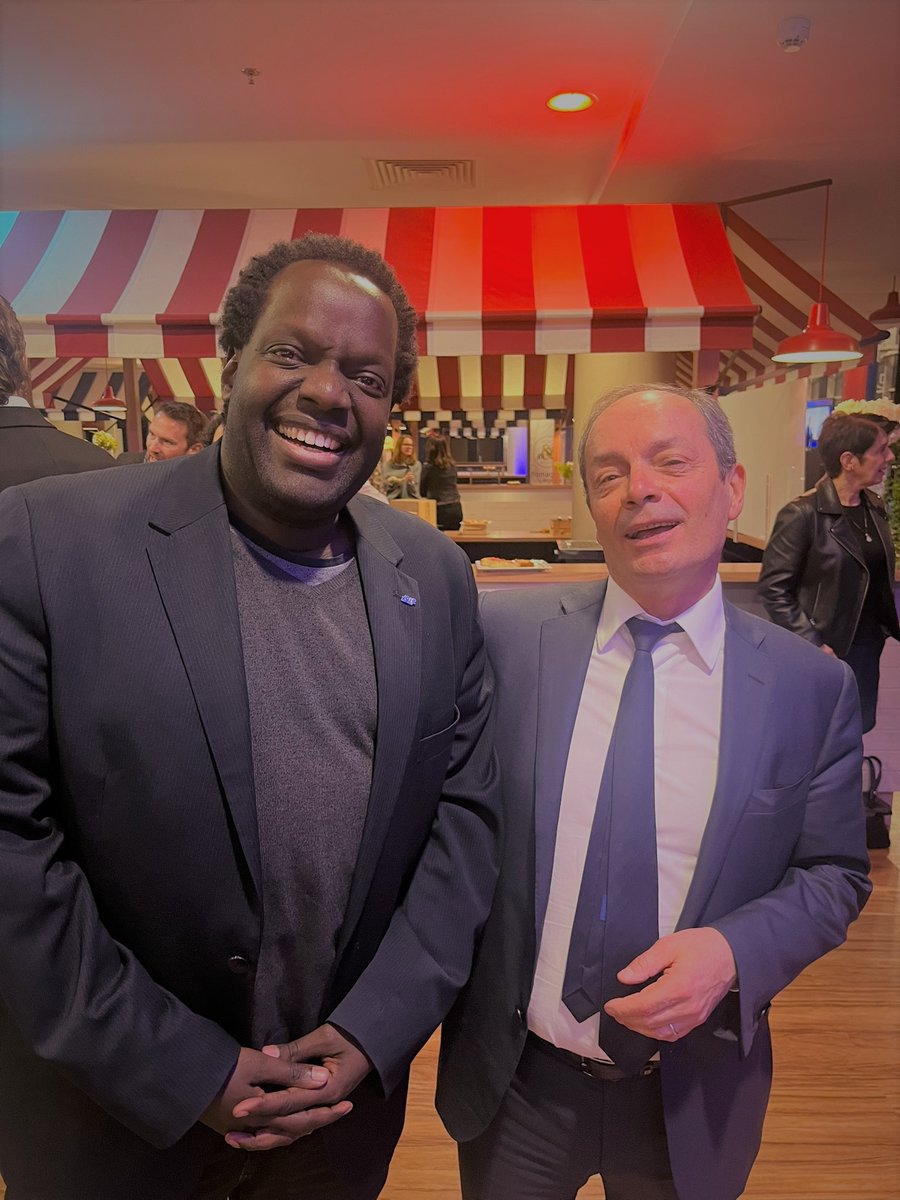 JCELYON's tweet photo. Ce soir 2 présidents de la @JCELYON, 2021 et 2023, à la rencontre du président du @medeflyonrhone !🙃 Merci à Gilles COURTEIX pour sa disponibilité et bonne humeur, et à Camille AUGEY, Adjointe au maire de @villedelyon pour cet échange chaleureux.
#jcelm #jcef #medef #lyon https://t.co/zL75tIKG2Y