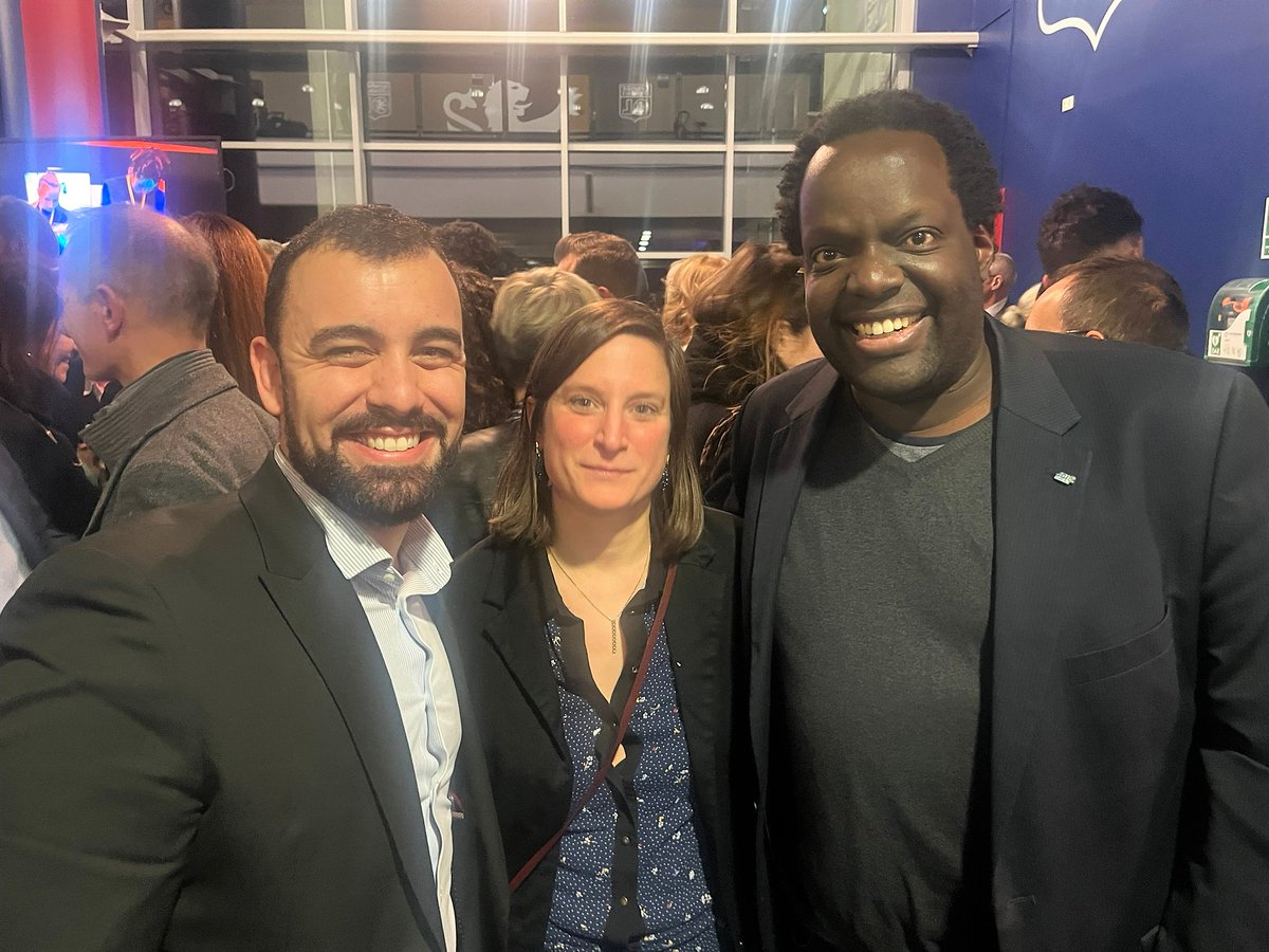 JCELYON's tweet photo. Ce soir 2 présidents de la @JCELYON, 2021 et 2023, à la rencontre du président du @medeflyonrhone !🙃 Merci à Gilles COURTEIX pour sa disponibilité et bonne humeur, et à Camille AUGEY, Adjointe au maire de @villedelyon pour cet échange chaleureux.
#jcelm #jcef #medef #lyon https://t.co/zL75tIKG2Y