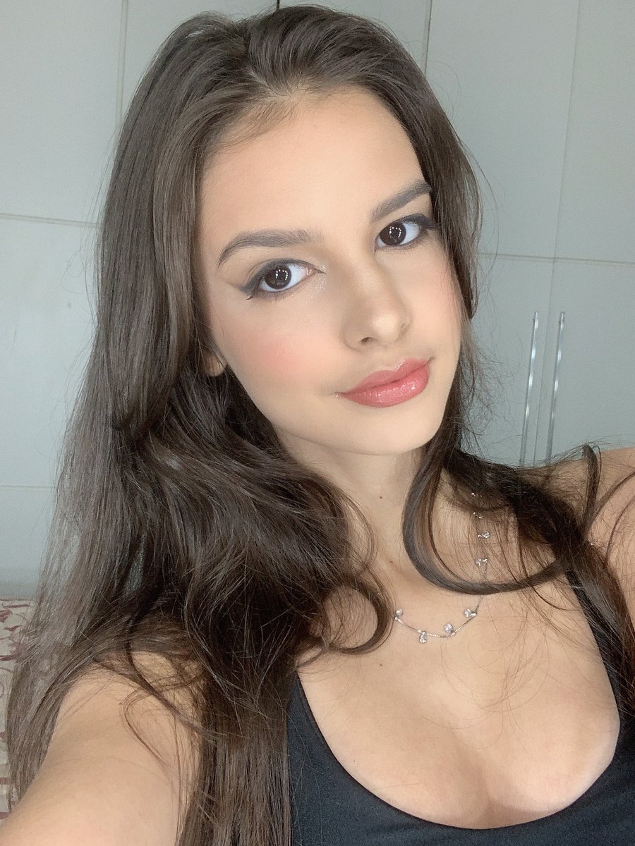styleseuro's tweet photo. aparecendo nessa rede social mais uma vez por motivos de: linda dms https://t.co/4TdtMG4jGT
