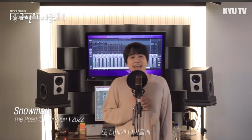 SjInternacional's tweet photo. [Kyu’s medley] ep.1 is out
#슈퍼주니어 #SUPERJUNIOR 
#KYUHYUN #규현 
@GaemGyu @SJofficial 

Kyuhyun subió a su canal el primer episodio de su segmento de medleys con canciones de Suju🥰💙, además dijo muchas cosas lindas

¿Cuál canción fue tú favorita? 
⤵️
https://t.co/S27wlmuxSc https://t.co/hN8BfqsP0E