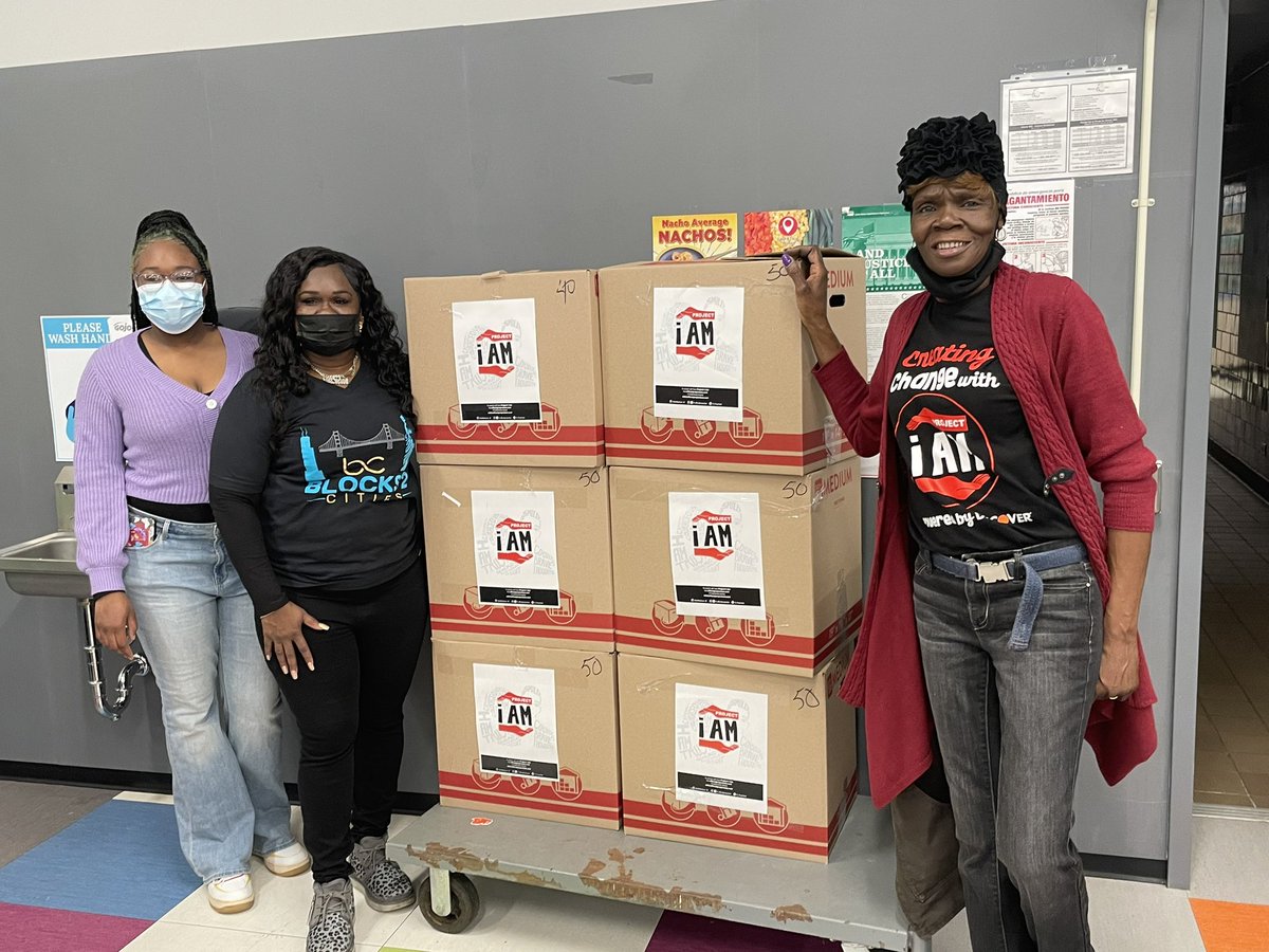 EToddBreland's tweet photo. Great turnout @KingCollegePre1 for King Day of Service-Bronzeville! Love this community-driven event! Kids enjoyed making blessing bags @Projectiam_ @BronzeClassES Big thanks to @HumphriesKhari @OrganicOneness @EngageCivil @GreaterAction @ChiPubSchools &amp; all partners #MLKDay2023 https://t.co/bbIBJwSvd7